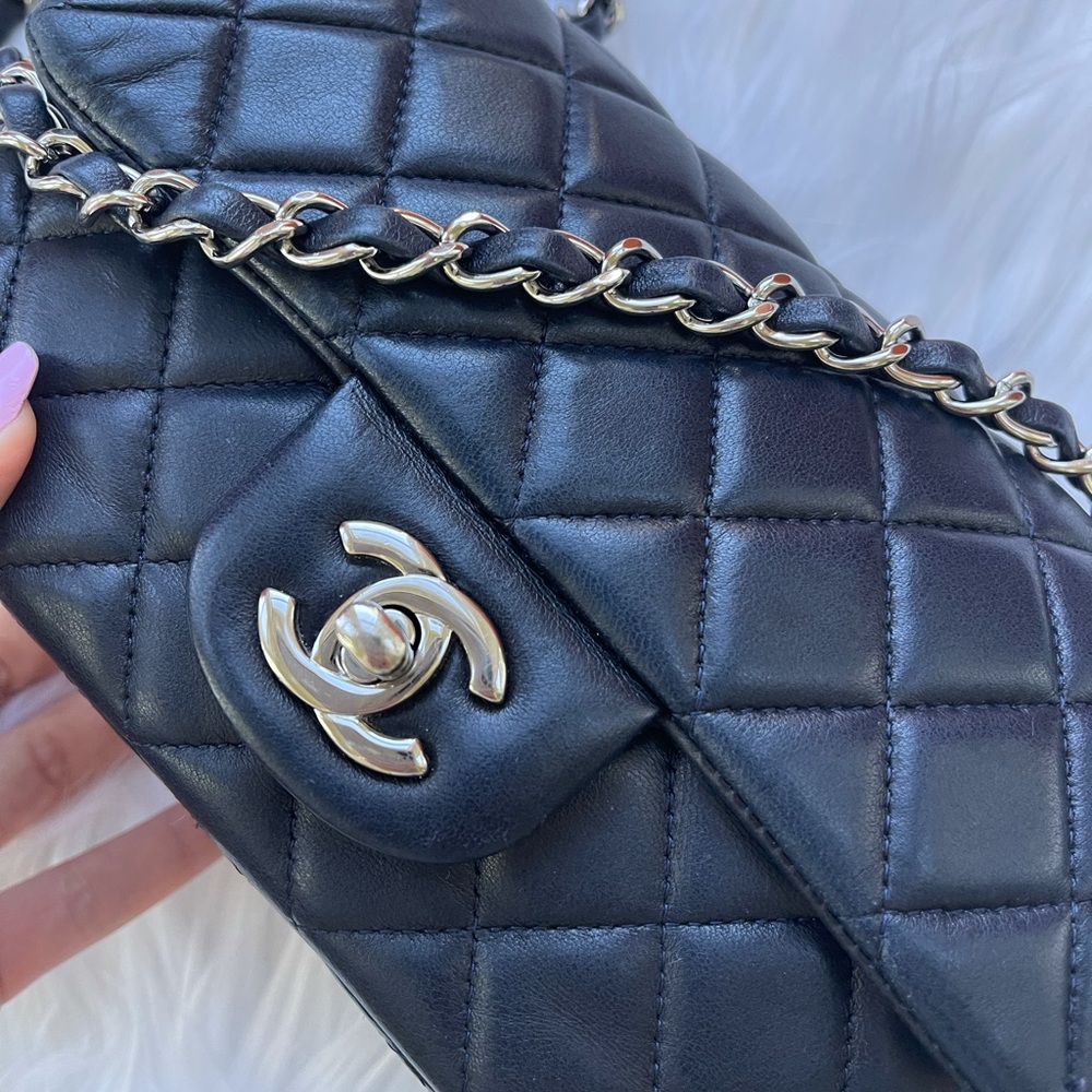Chanel flap bag, very hard to find size! - Picture 11 of 17